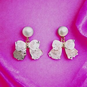 S925 Needle Freshwater Pearl Gradient Light Pink Iced Crystal Butterly Earrings